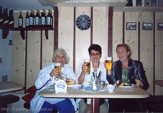 Русские  красавицы  с  баварским  пивом