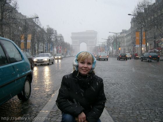 Авеню Елисейских Полей и Парижская Триумфальная арка...