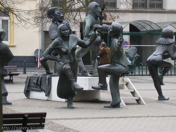 Площадь перед театром. Люксембург