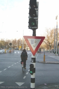 Чиста :) ... велосипедный светофор.