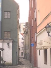 Самая узкая улица в Риге!