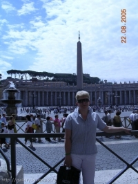 мама  у фантана в Ватикане